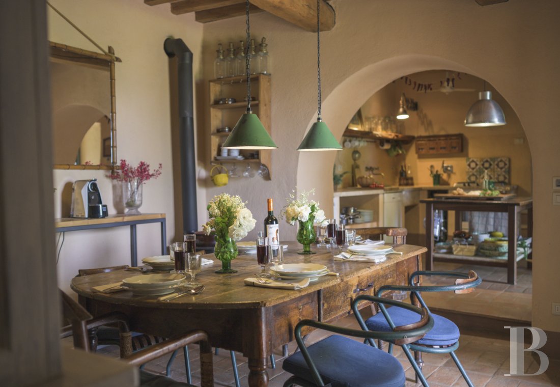 An old olive grove farmhouse restored to its former glory, overlooking the countryside in the Val d'Orcia in Tuscany - photo  n°7